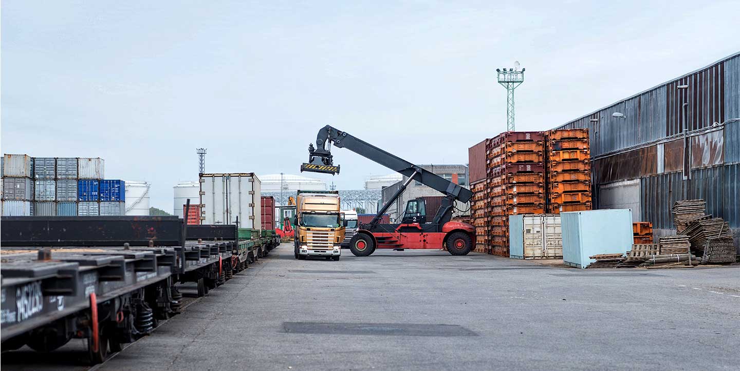 Proceso de cargas almacenadas para transporte internacional